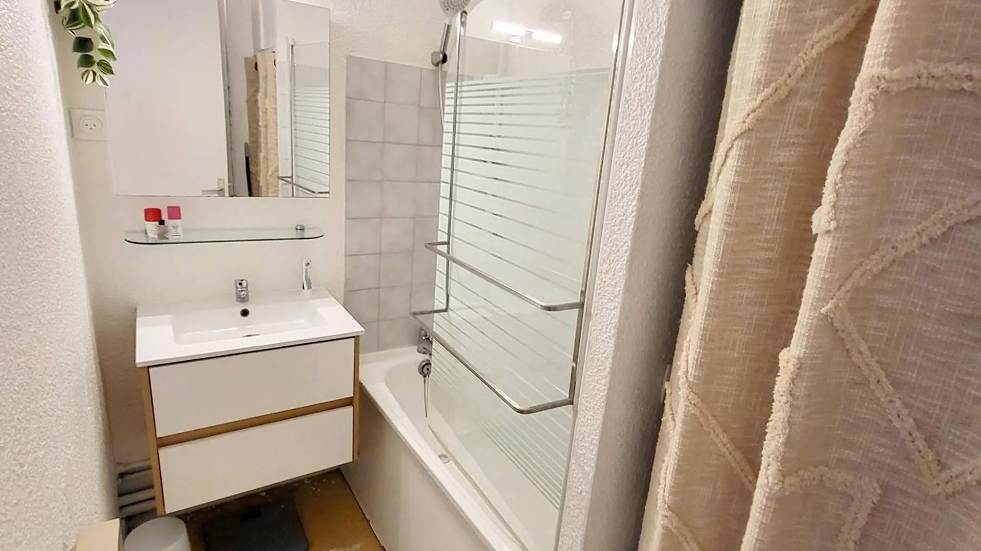 Appartement T2 Avec Wi-Fi Et Parking A 200 M Des Plages - Fr-1-316-342 Six-Fours-les-Plages 0*,  Francia